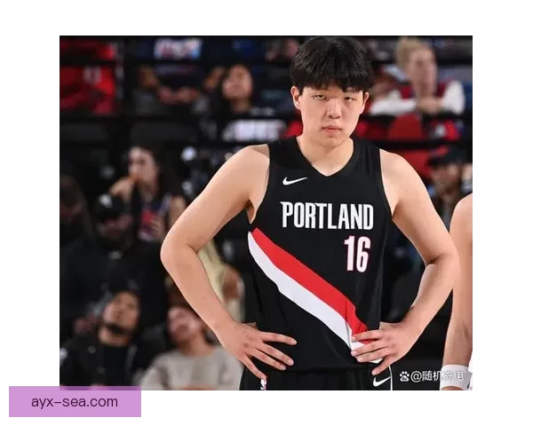 以斯普利特盛赞杨瀚森持续进步高位策应组织能力出众带动球队进攻